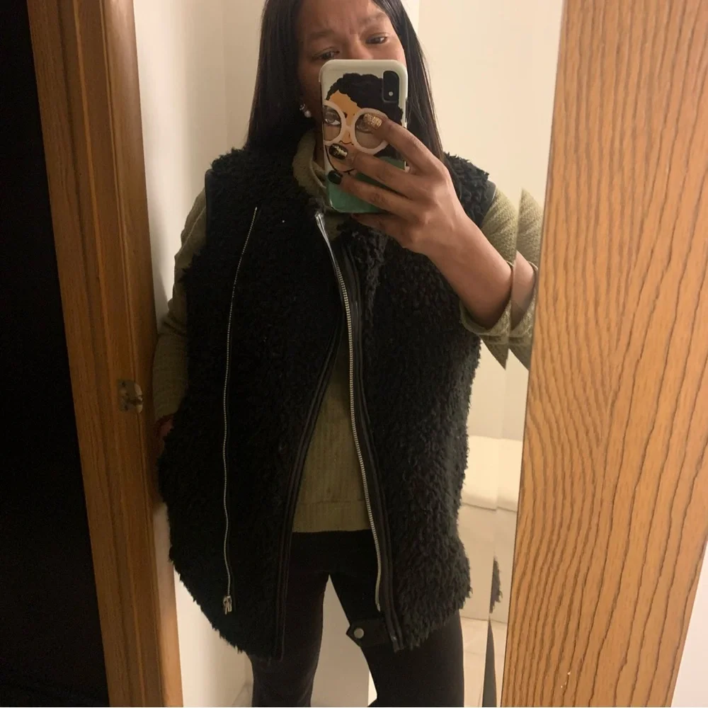 Zara Fuzzy Vest - Picture 3 of 8